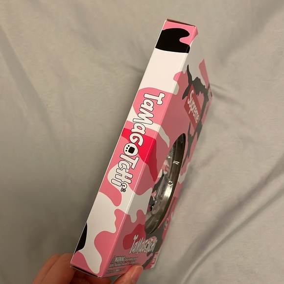 Authentic Supreme x Tamagotchi Gen 1 limited Edition - Picture 6 of 6